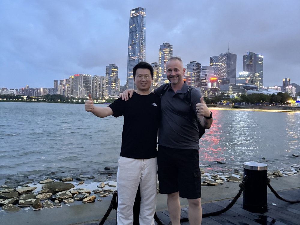 Aupeak team member and overseas buyer during a Shenzhen sourcing trip