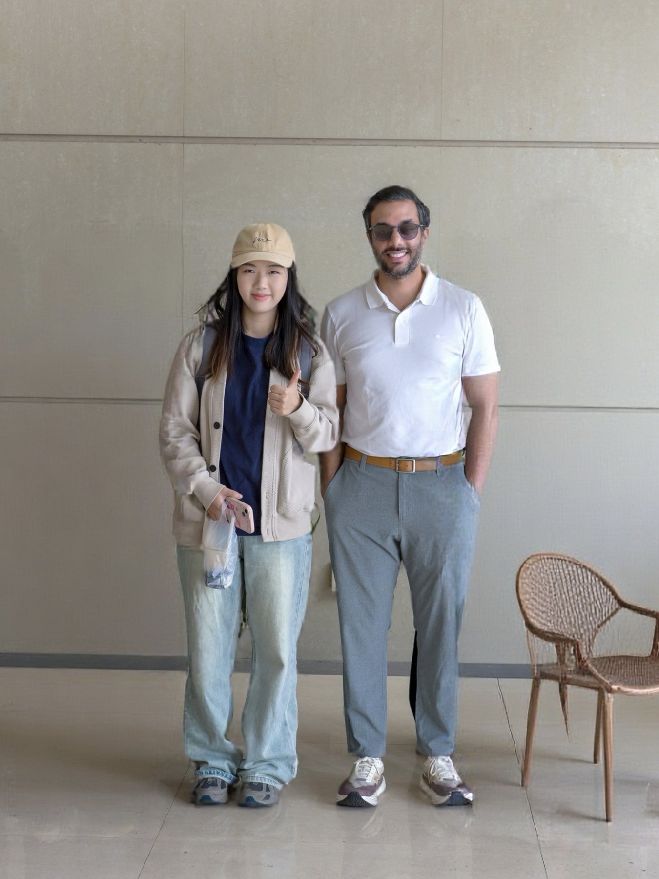 Aupeak sourcing specialist meeting an international buyer in China